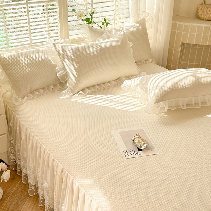 91家纺网 家纺一手货源 找家纺 后庭寝室 2026新款冰感豆豆床裙凉席夏被空调被四件套-花语系列 花语-米色