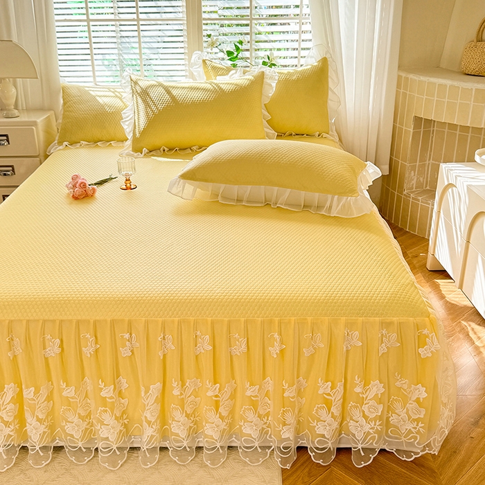 91家纺网 家纺一手货源 找家纺 后庭寝室 2026新款冰感豆豆床裙凉席夏被空调被四件套-花语系列 花语-嫩黄