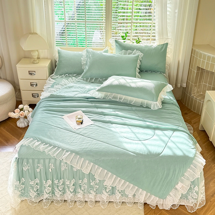 91家纺网 家纺一手货源 找家纺 后庭寝室 2026新款冰感豆豆床裙凉席夏被空调被四件套-花语系列 花语-浅蓝