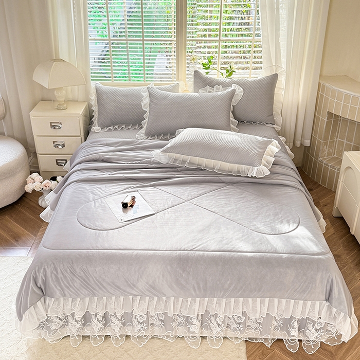 91家纺网 家纺一手货源 找家纺 后庭寝室 2026新款冰感豆豆床裙凉席夏被空调被四件套-花语系列 花语-浅灰