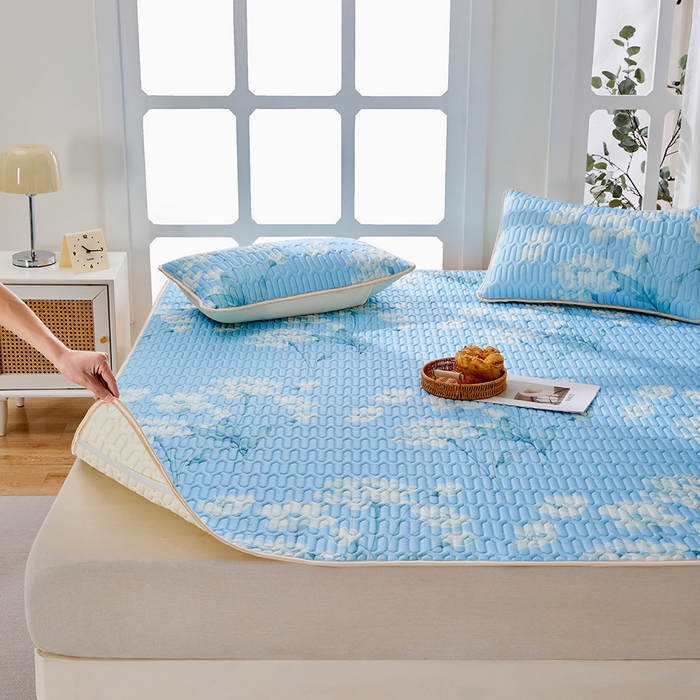 91家纺网 家纺一手货源 找家纺 羽梦家纺 2026新款冰柔丝乳胶床单款凉席青空花信