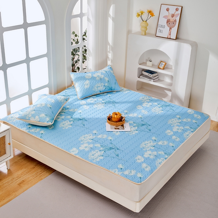 91家纺网 家纺一手货源 找家纺 羽梦家纺 2026新款冰柔丝乳胶床单款凉席青空花信