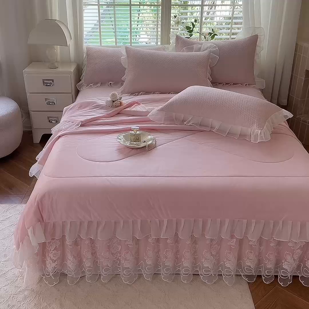 91家纺网 家纺一手货源 找家纺 后庭寝室 2026新款冰感豆豆床裙凉席夏被空调被四件套-花语系列 花语-嫩玉