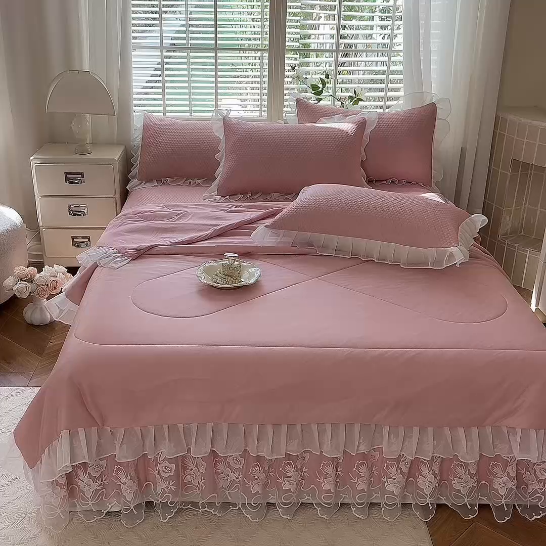 91家纺网 家纺一手货源 找家纺 后庭寝室 2026新款冰感豆豆床裙凉席夏被空调被四件套-花语系列 花语-粉色
