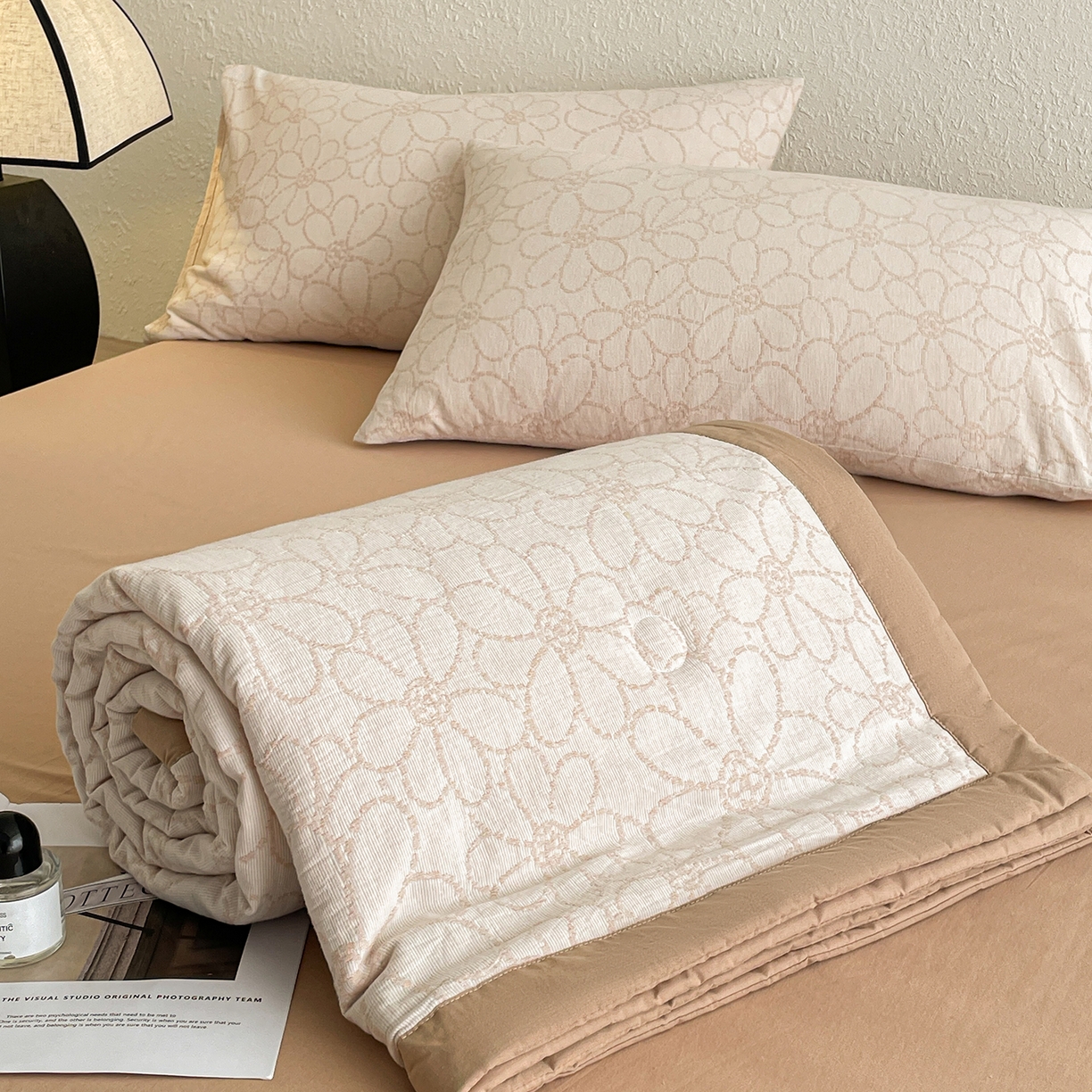 91家纺网 家纺一手货源 找家纺 吾诺家居 2026新款全棉色织提花三层纱夏被夏凉被空调被-华美 太阳花