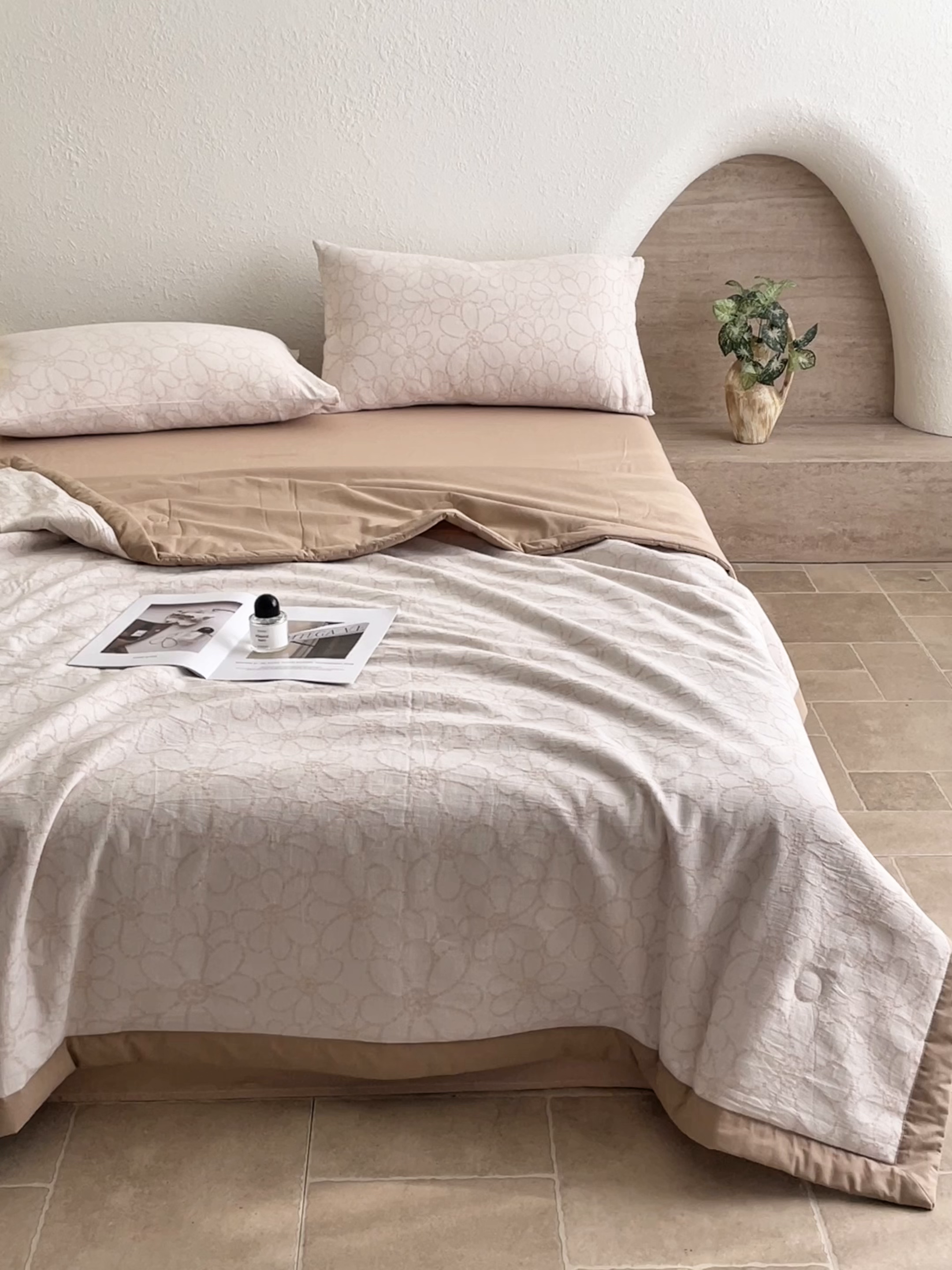 91家纺网 家纺一手货源 找家纺 吾诺家居 2026新款全棉色织提花三层纱夏被夏凉被空调被-华美 太阳花