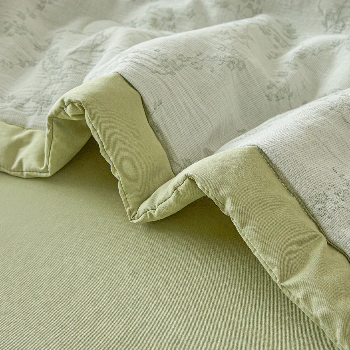 91家纺网 家纺一手货源 找家纺 吾诺家居 2026新款全棉色织提花三层纱夏被夏凉被空调被-华美 香水繁花-绿