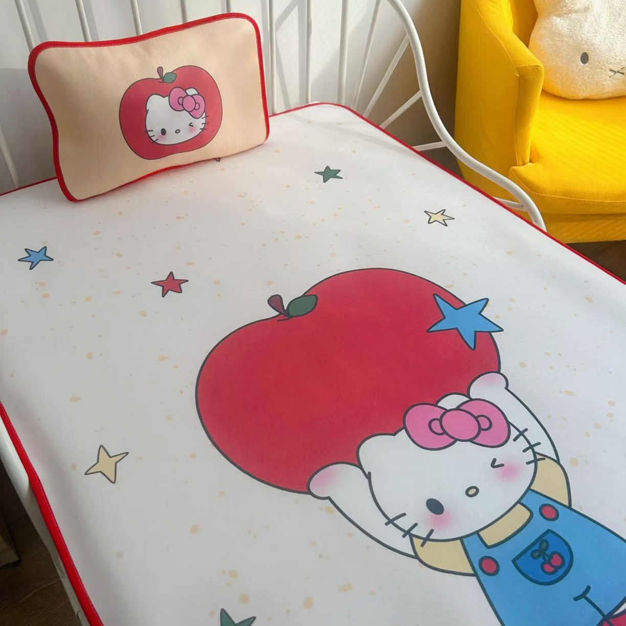 91家纺网 家纺一手货源 找家纺 美乐迪家纺 2026新款儿童水光冰丝凉席席子凉席 举苹果