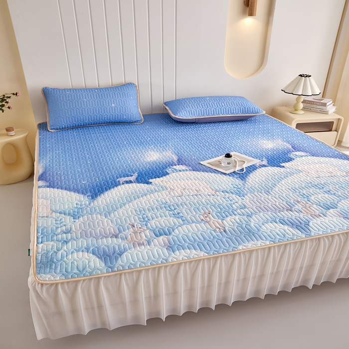 91家纺网 家纺一手货源 找家纺 羽梦家纺 2026新款冰柔丝乳胶床裙款凉席云端兔语