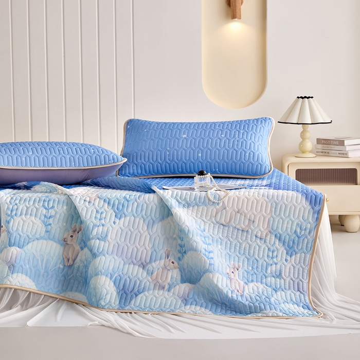 91家纺网 家纺一手货源 找家纺 羽梦家纺 2026新款冰柔丝乳胶床裙款凉席云端兔语