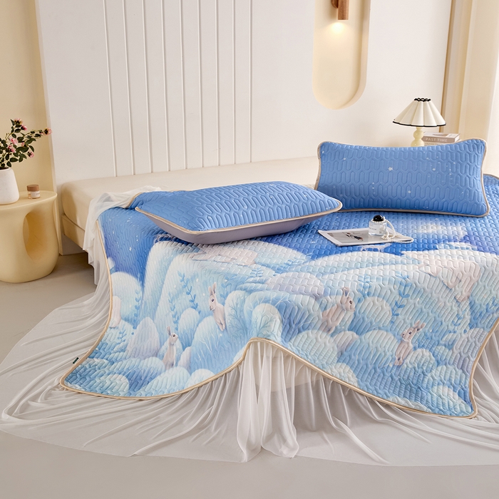 91家纺网 家纺一手货源 找家纺 羽梦家纺 2026新款冰柔丝乳胶床裙款凉席云端兔语