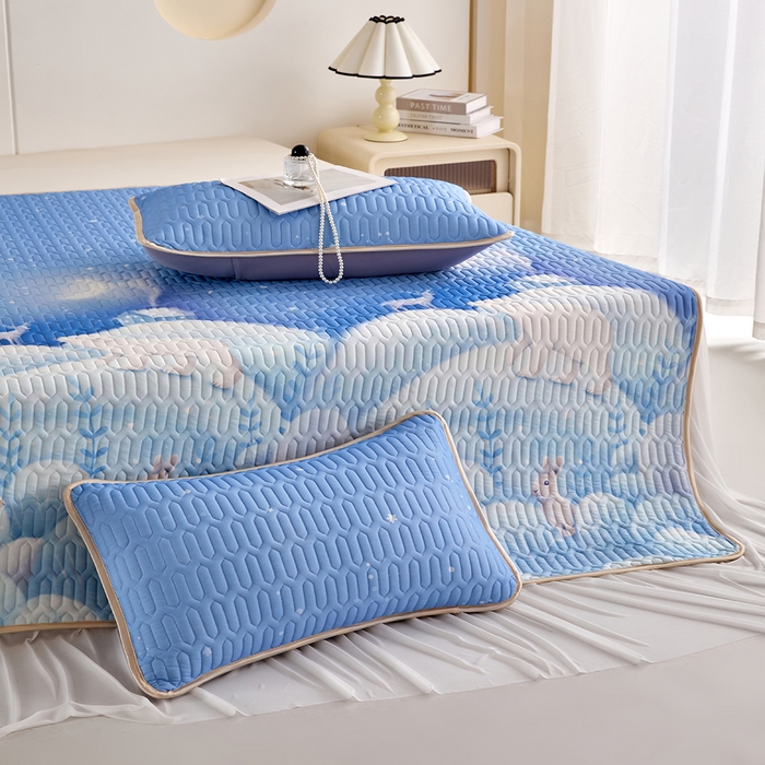 91家纺网 家纺一手货源 找家纺 羽梦家纺 2026新款冰柔丝乳胶床裙款凉席云端兔语