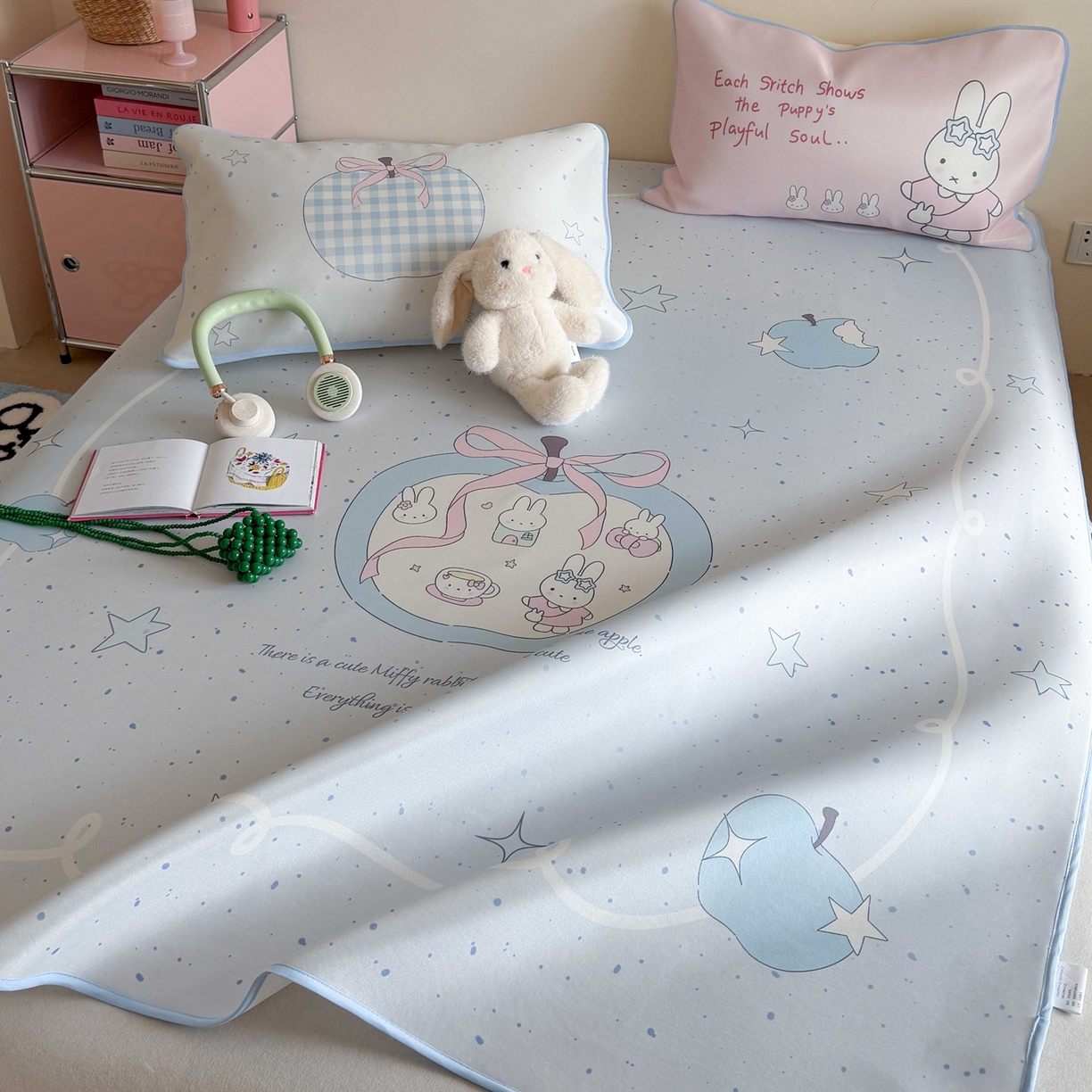 91家纺网 家纺一手货源 找家纺 美乐迪家纺 2026新款大版水光冰丝凉席席子凉席 苹果兔兔