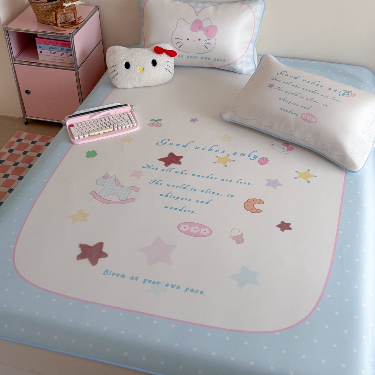 91家纺网 家纺一手货源 找家纺 美乐迪家纺 2026新款大版水光冰丝凉席席子凉席 猫咪物语