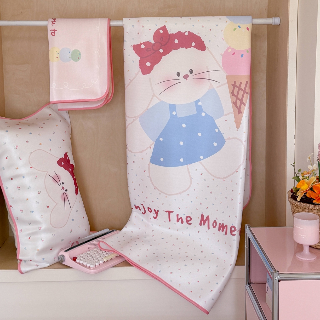 91家纺网 家纺一手货源 找家纺 美乐迪家纺 2026新款大版水光冰丝凉席席子凉席 冰淇淋小兔