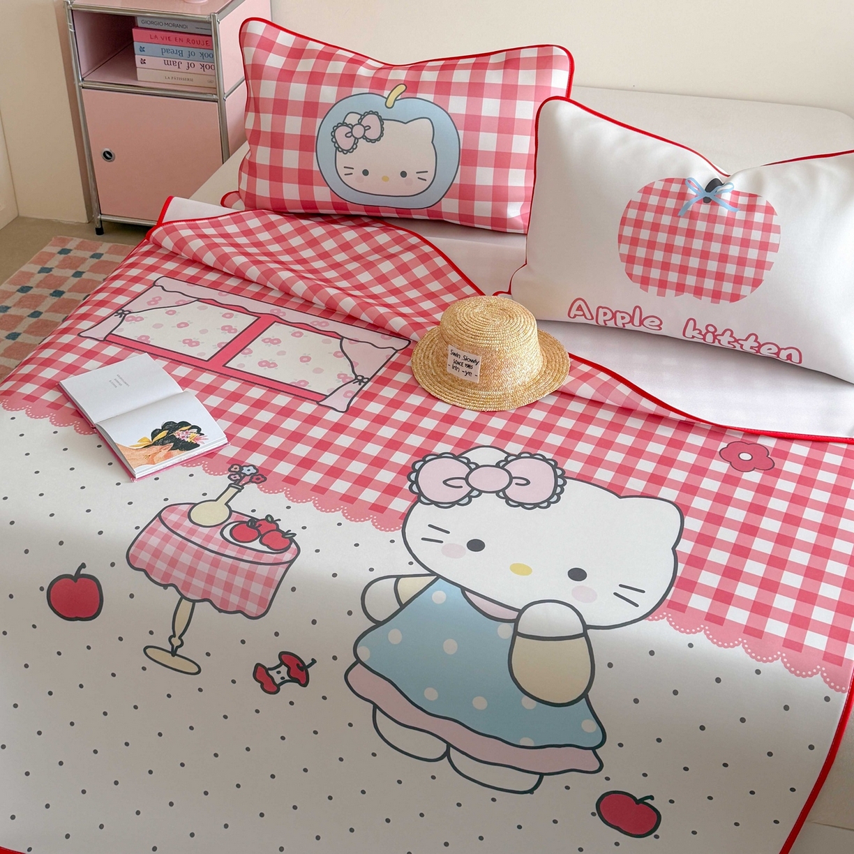 91家纺网 家纺一手货源 找家纺 美乐迪家纺 2026新款大版水光冰丝凉席席子凉席 苹果猫猫