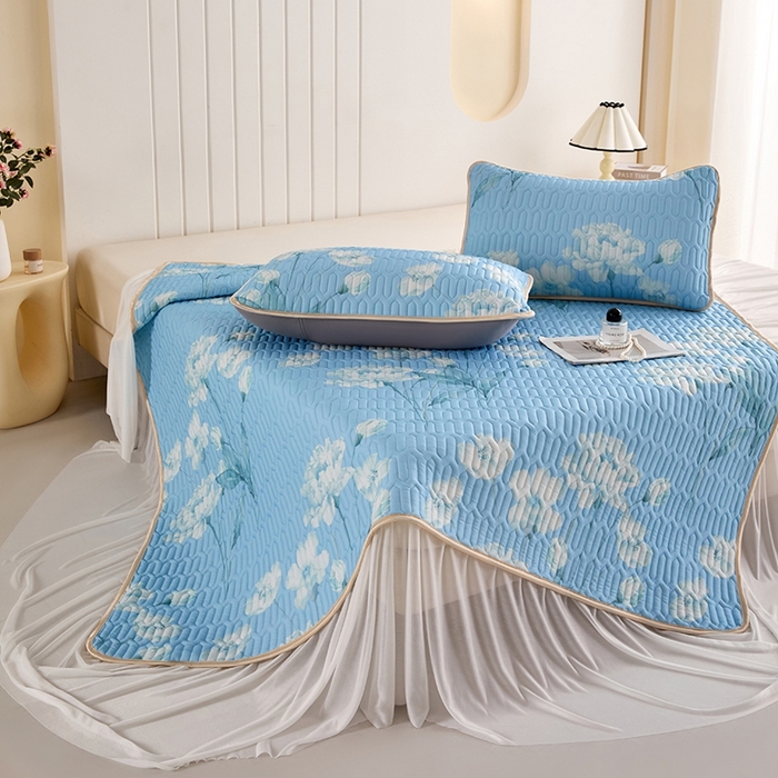 91家纺网 家纺一手货源 找家纺 羽梦家纺 2026新款冰柔丝乳胶床裙款凉席青空花信