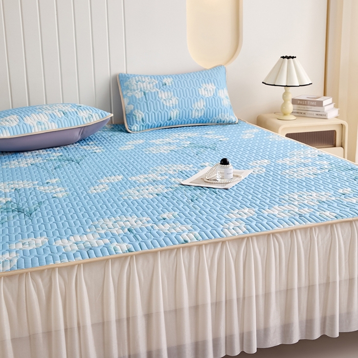 91家纺网 家纺一手货源 找家纺 羽梦家纺 2026新款冰柔丝乳胶床裙款凉席青空花信