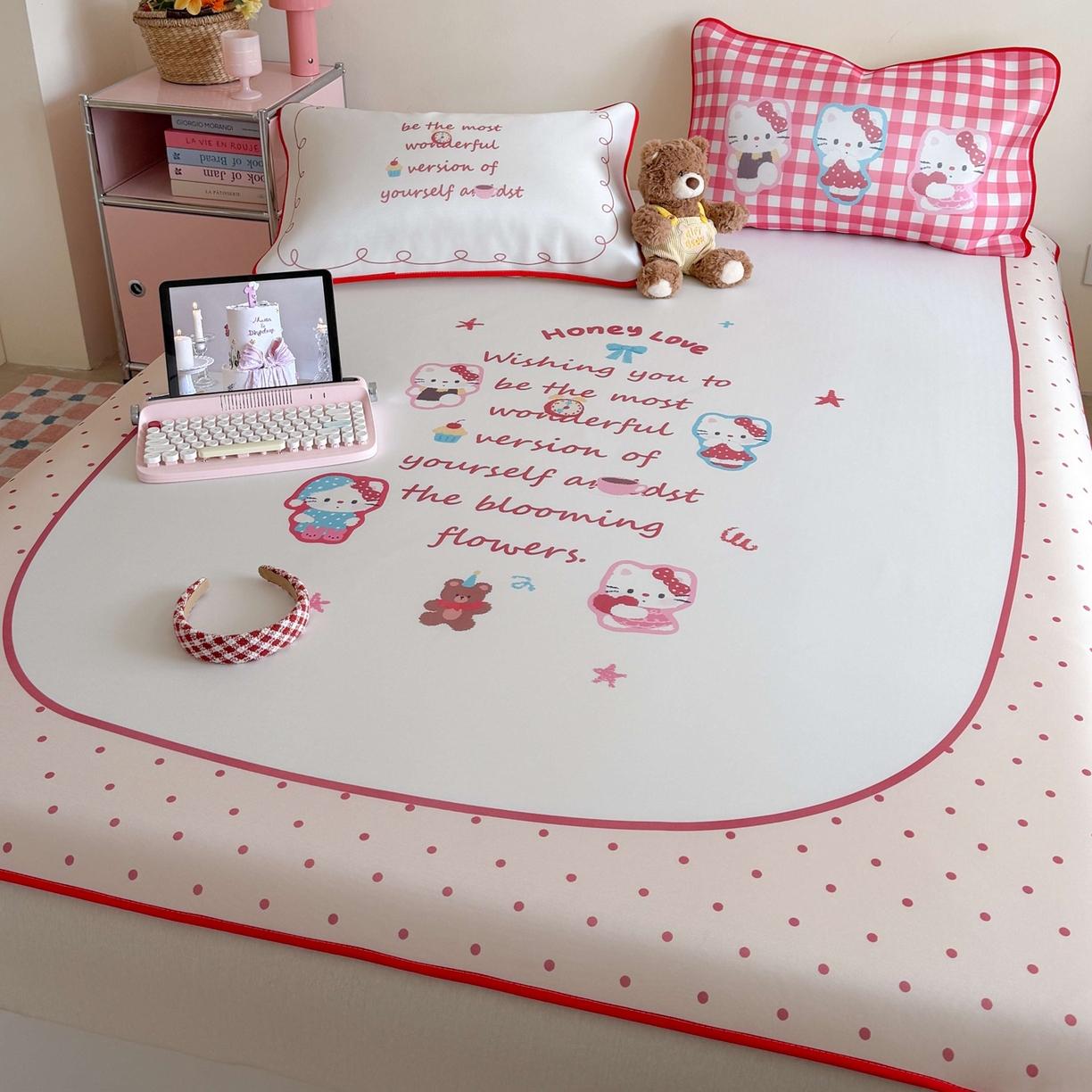 91家纺网 家纺一手货源 找家纺 美乐迪家纺 2026新款大版水光冰丝凉席席子凉席 字母猫咪