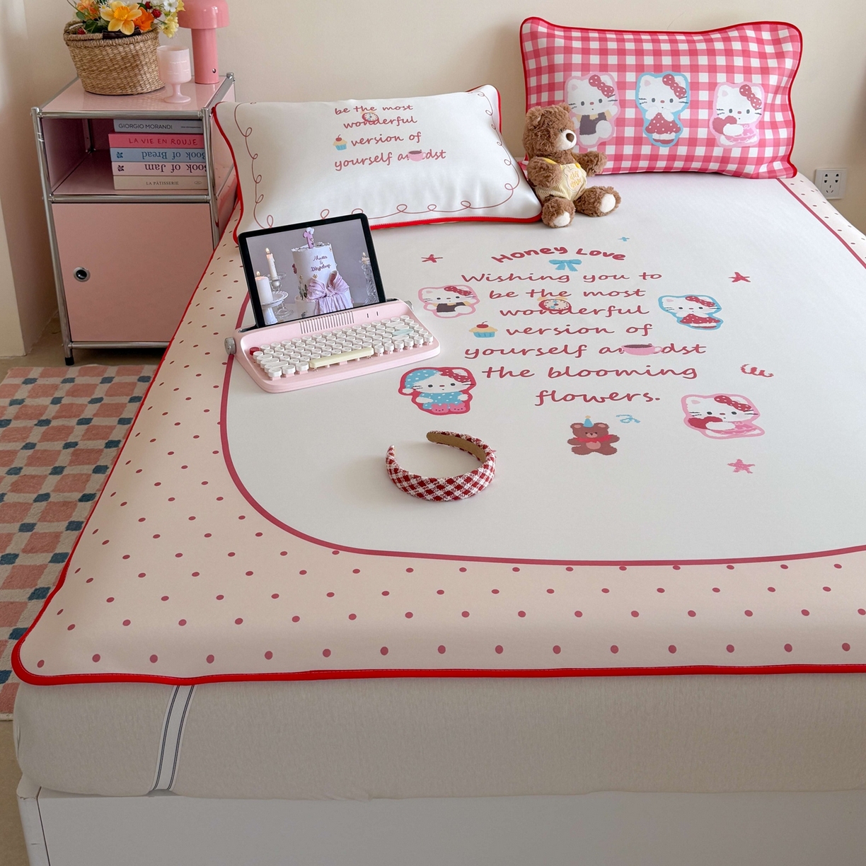 91家纺网 家纺一手货源 找家纺 美乐迪家纺 2026新款大版水光冰丝凉席席子凉席 字母猫咪