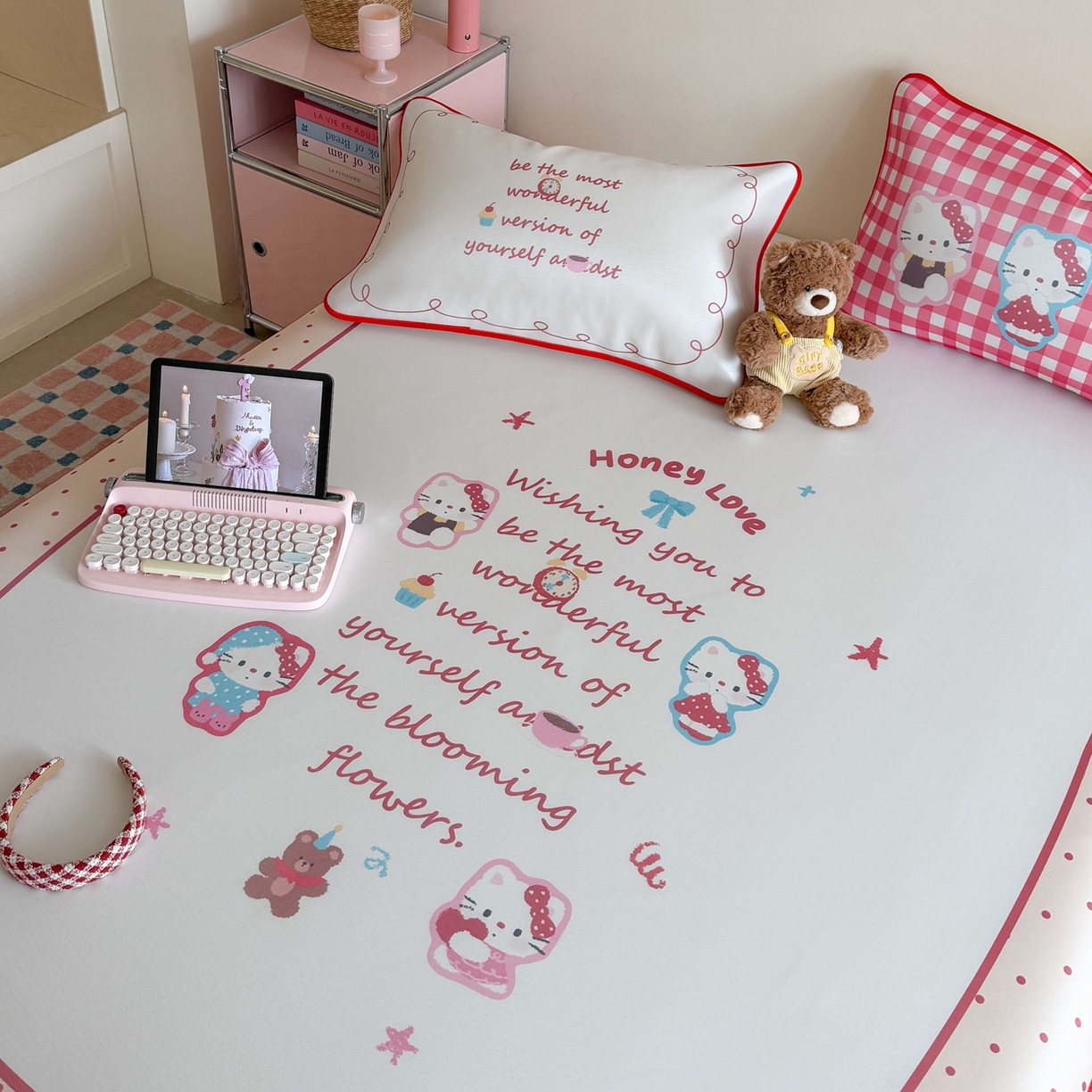 91家纺网 家纺一手货源 找家纺 美乐迪家纺 2026新款大版水光冰丝凉席席子凉席 字母猫咪