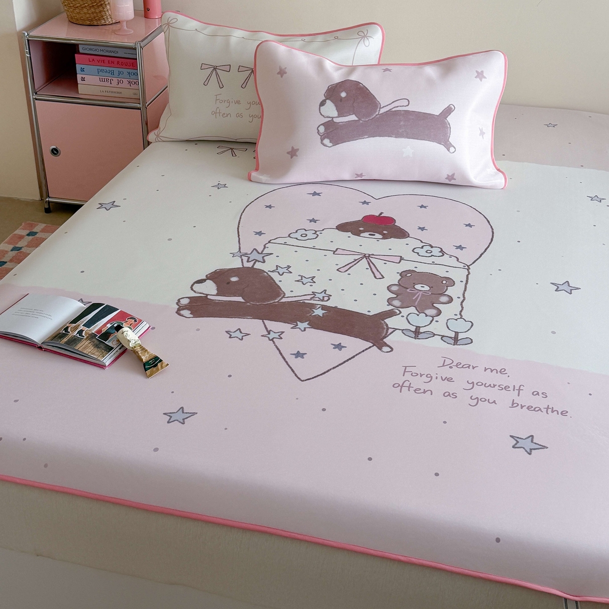 91家纺网 家纺一手货源 找家纺 美乐迪家纺 2026新款大版水光冰丝凉席席子凉席 爱心腊肠狗