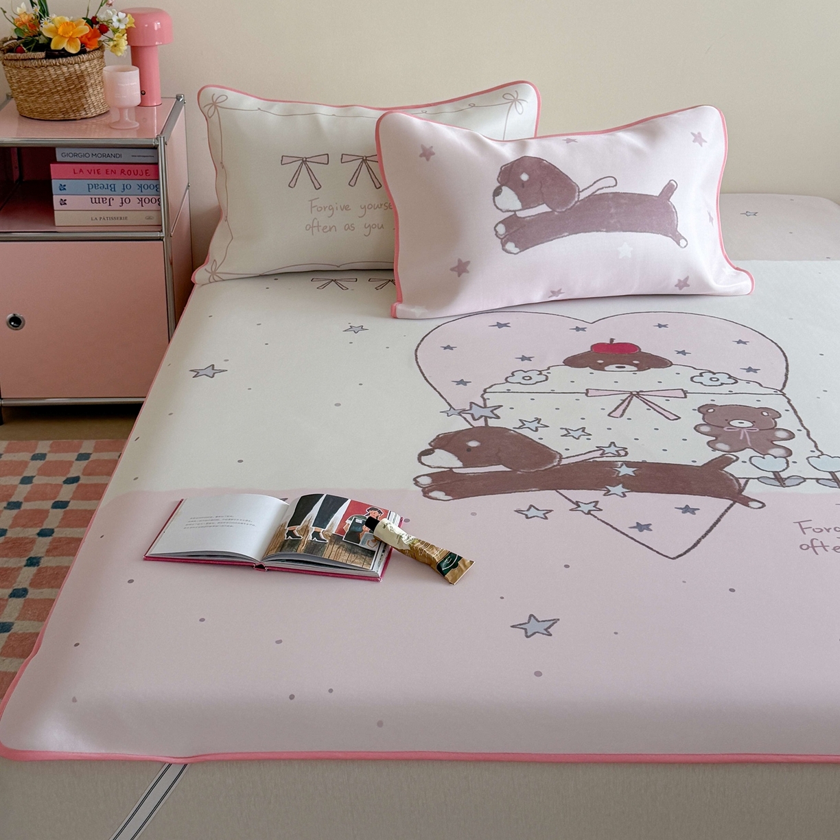 91家纺网 家纺一手货源 找家纺 美乐迪家纺 2026新款大版水光冰丝凉席席子凉席 爱心腊肠狗