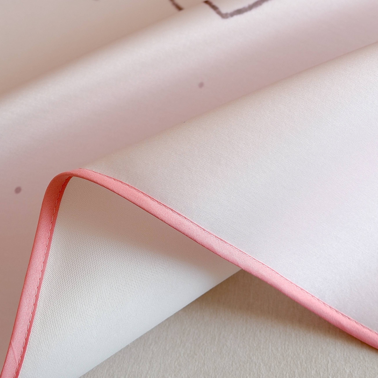 91家纺网 家纺一手货源 找家纺 美乐迪家纺 2026新款大版水光冰丝凉席席子凉席 爱心腊肠狗