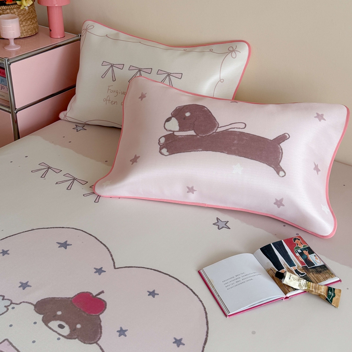 91家纺网 家纺一手货源 找家纺 美乐迪家纺 2026新款大版水光冰丝凉席席子凉席 爱心腊肠狗