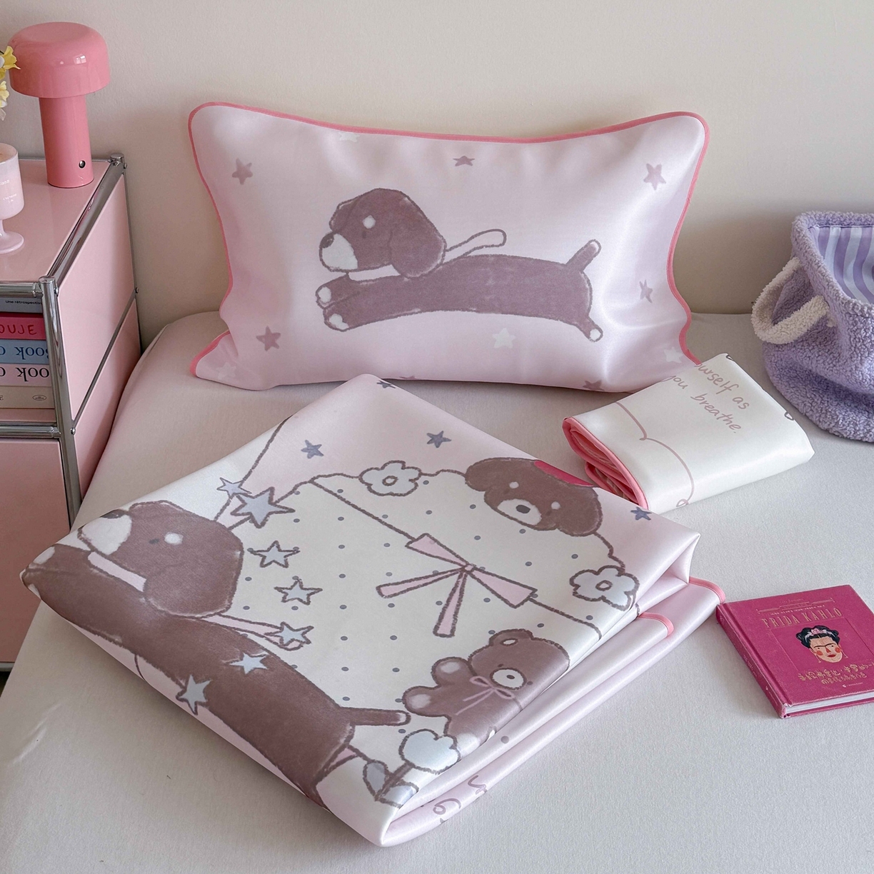 91家纺网 家纺一手货源 找家纺 美乐迪家纺 2026新款大版水光冰丝凉席席子凉席 爱心腊肠狗