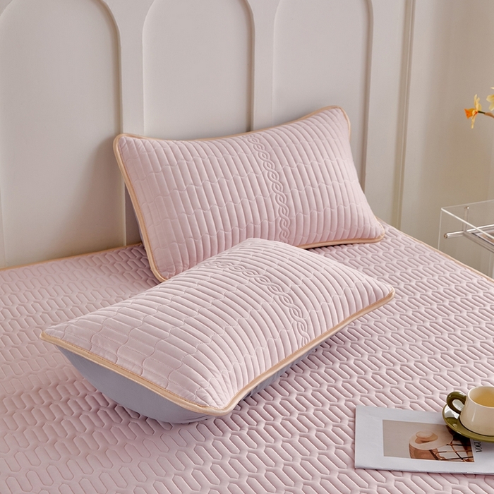 91家纺网 家纺一手货源 找家纺 羽梦家纺 2026新款冰柔丝乳胶床裙款凉席柔云粉