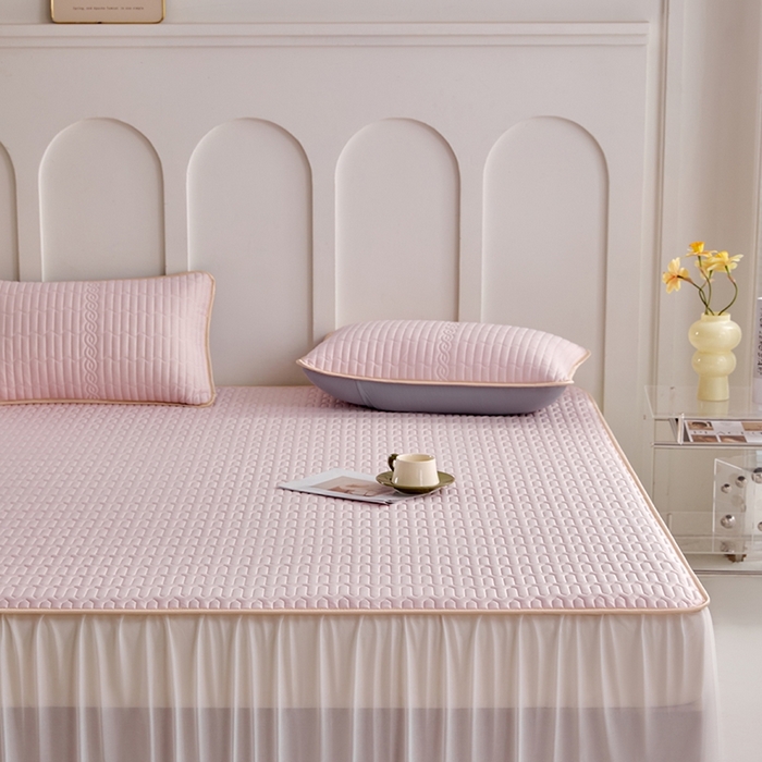 91家纺网 家纺一手货源 找家纺 羽梦家纺 2026新款冰柔丝乳胶床裙款凉席柔云粉