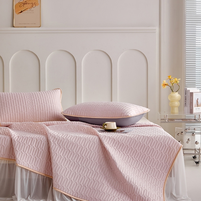 91家纺网 家纺一手货源 找家纺 羽梦家纺 2026新款冰柔丝乳胶床裙款凉席柔云粉