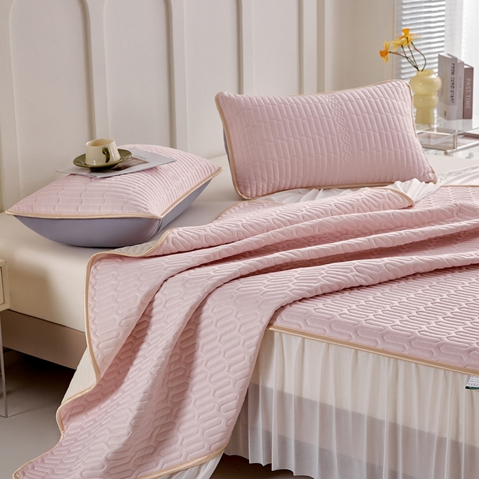 91家纺网 家纺一手货源 找家纺 羽梦家纺 2026新款冰柔丝乳胶床裙款凉席柔云粉