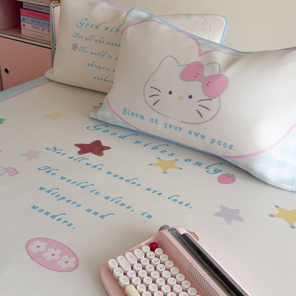 91家纺网 家纺一手货源 找家纺 美乐迪家纺 2026新款大版水光冰丝凉席席子凉席 猫咪物语