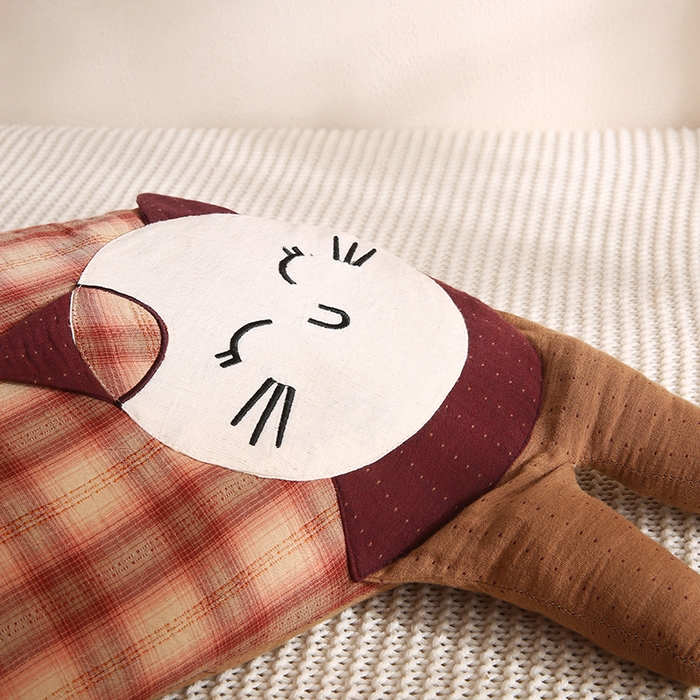 91家纺网 家纺一手货源 找家纺 蔻眠 双层纱可爱猫卡通荞麦护颈枕芯儿童学生成人枕头 格子浅棕