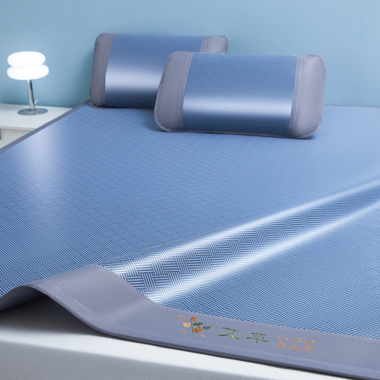 91家纺网 家纺一手货源 找家纺 席之家 2026新款可机洗水洗艾草凉感冰丝高精密碳光软席席子凉席 蓝色