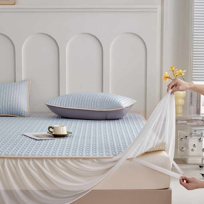 91家纺网 家纺一手货源 找家纺 羽梦家纺 2026新款冰柔丝乳胶床裙款凉席淡蓝色