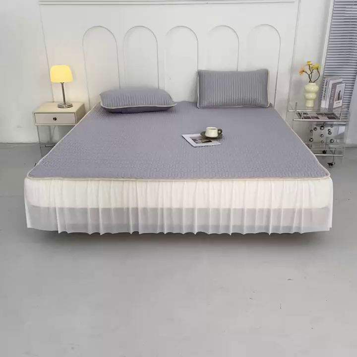 91家纺网 家纺一手货源 找家纺 羽梦家纺 2026新款冰柔丝乳胶床裙款凉席青空灰