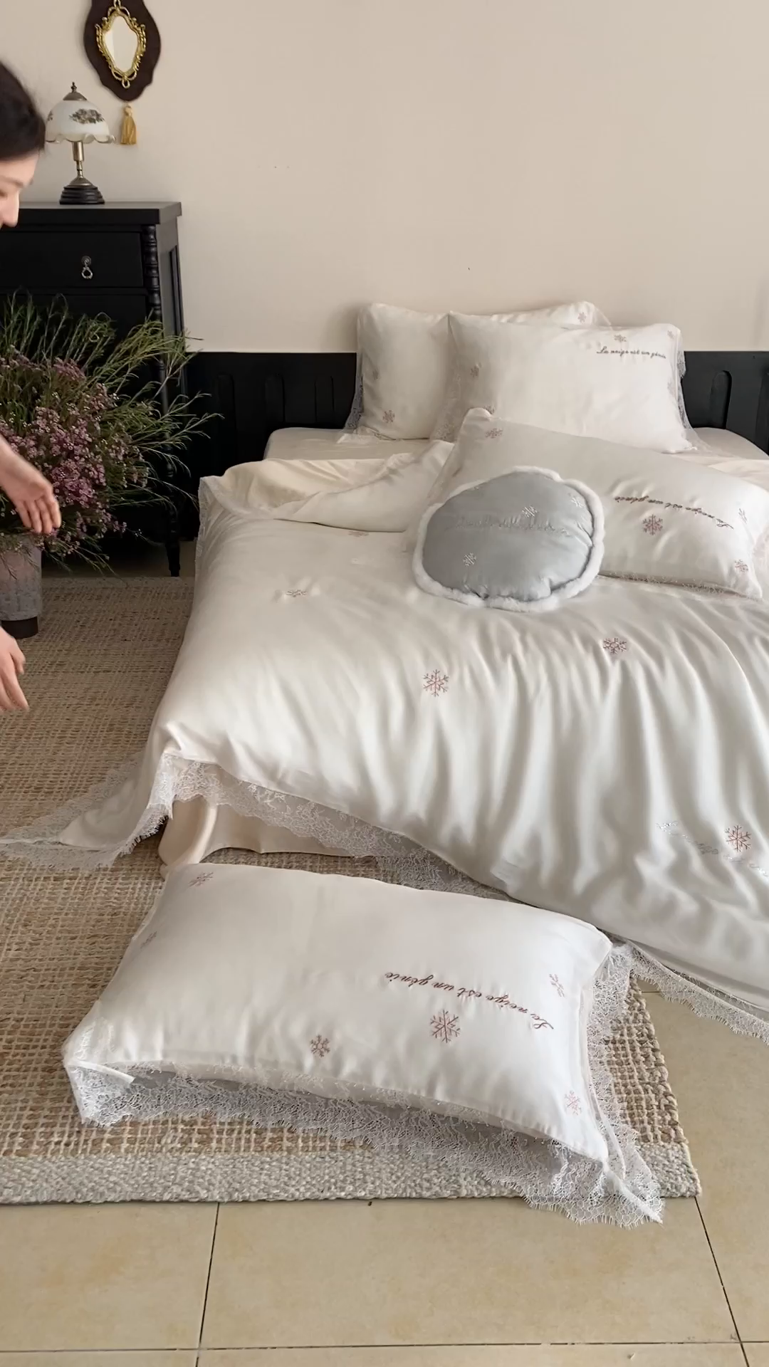 91家纺网 家纺一手货源 找家纺 初拾 2026新款60s兰精天丝“小雪花”四件套-艾莎公主 艾莎公主-裸粉