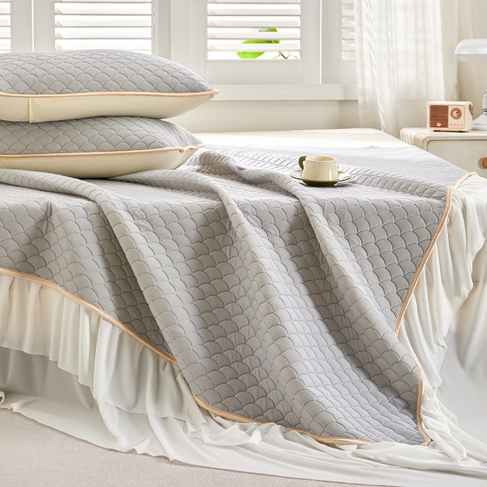 91家纺网 家纺一手货源 找家纺 羽梦家纺 2026新款硅胶床裙款凉席席子 青空灰