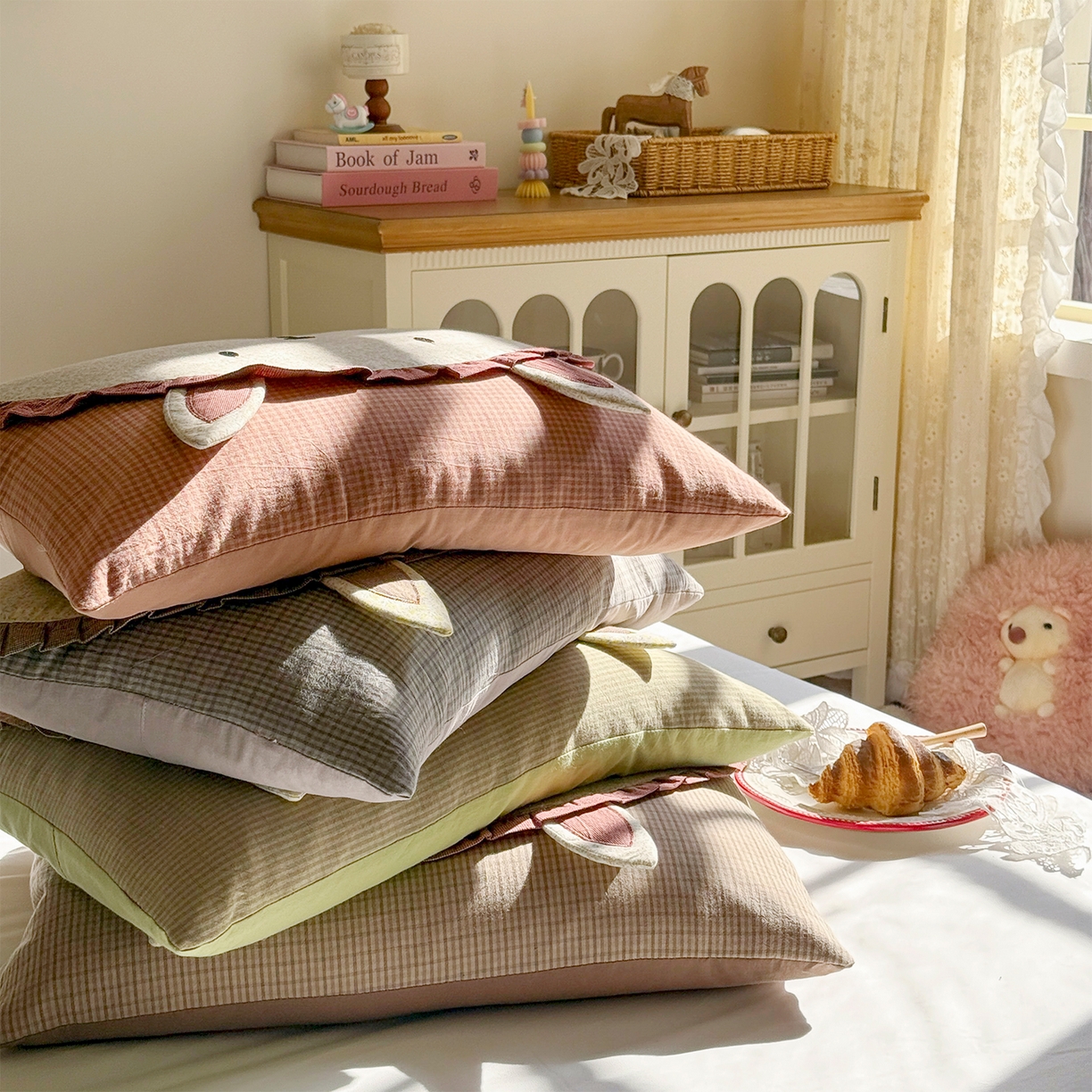 91家纺网 家纺一手货源 找家纺 （总）蔻眠 云朵兔-全棉刺绣卡通荞麦护颈枕头儿童学生荞麦枕芯