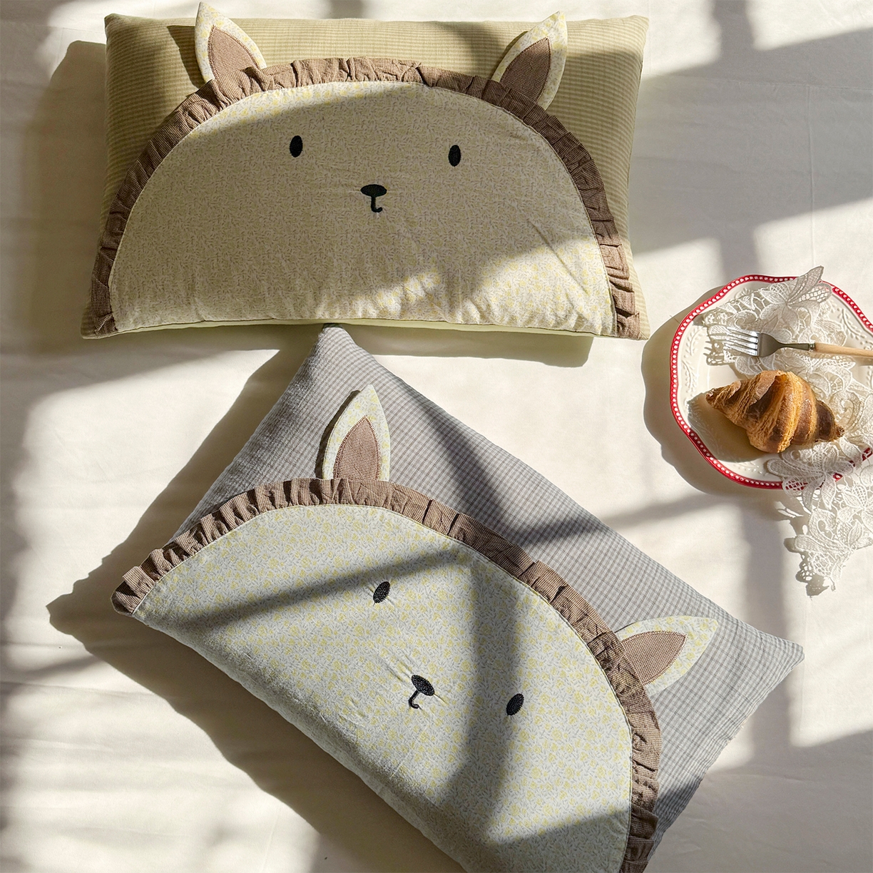 91家纺网 家纺一手货源 找家纺 （总）蔻眠 云朵兔-全棉刺绣卡通荞麦护颈枕头儿童学生荞麦枕芯