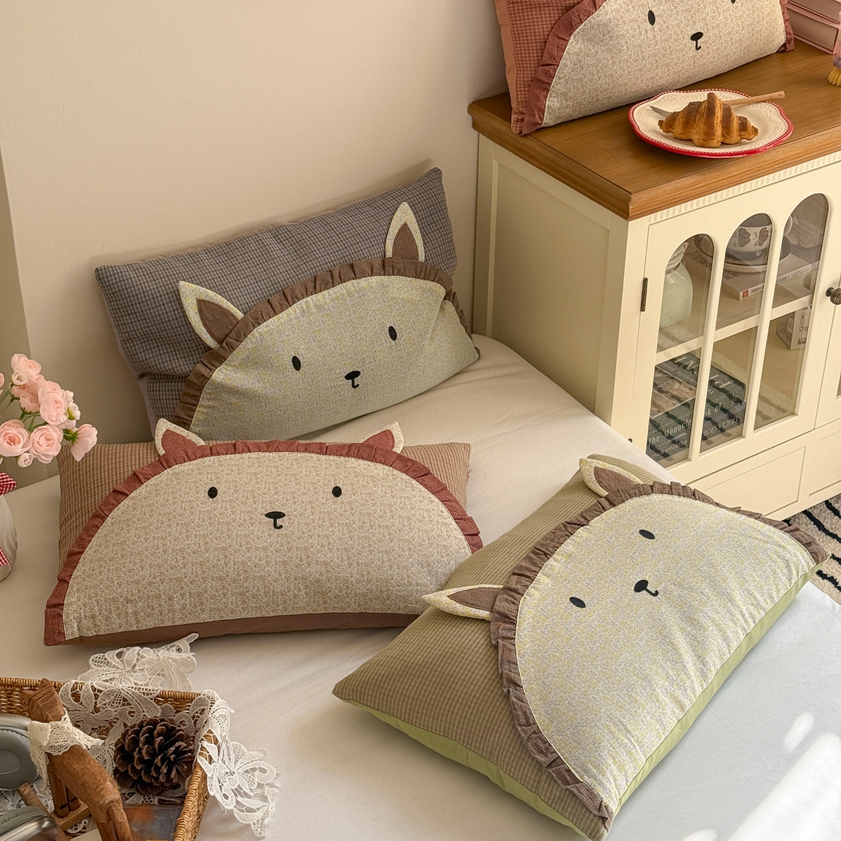 91家纺网 家纺一手货源 找家纺 蔻眠 云朵兔-全棉刺绣卡通荞麦护颈枕头儿童学生荞麦枕芯 主图