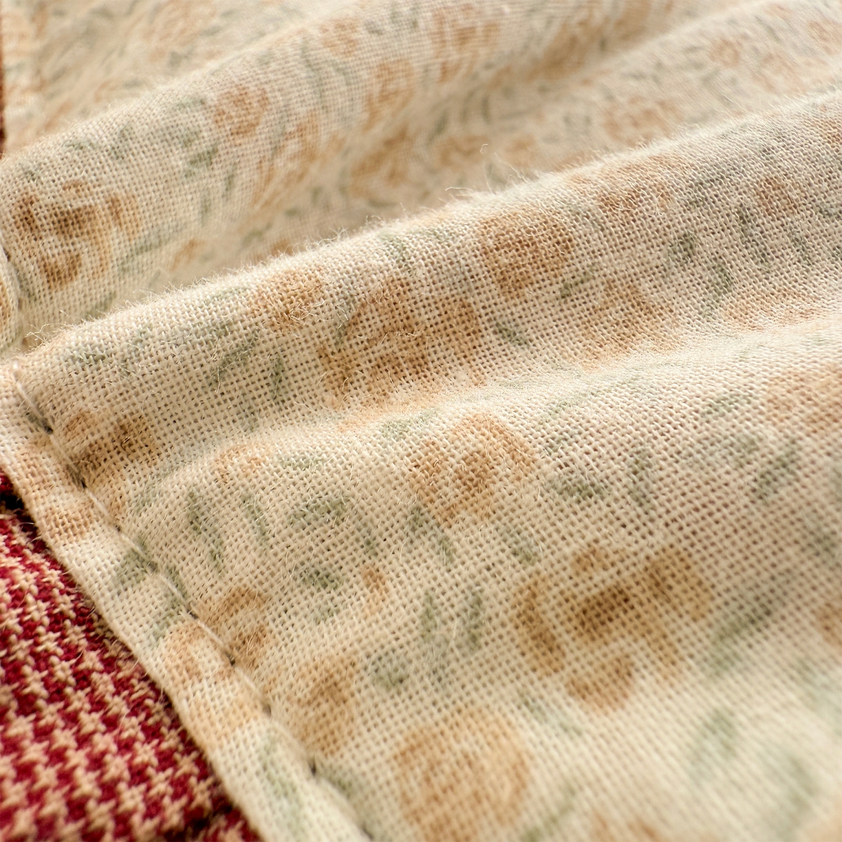 91家纺网 家纺一手货源 找家纺 蔻眠 云朵兔-全棉刺绣卡通荞麦护颈枕头儿童学生荞麦枕芯 云朵兔-粉小格