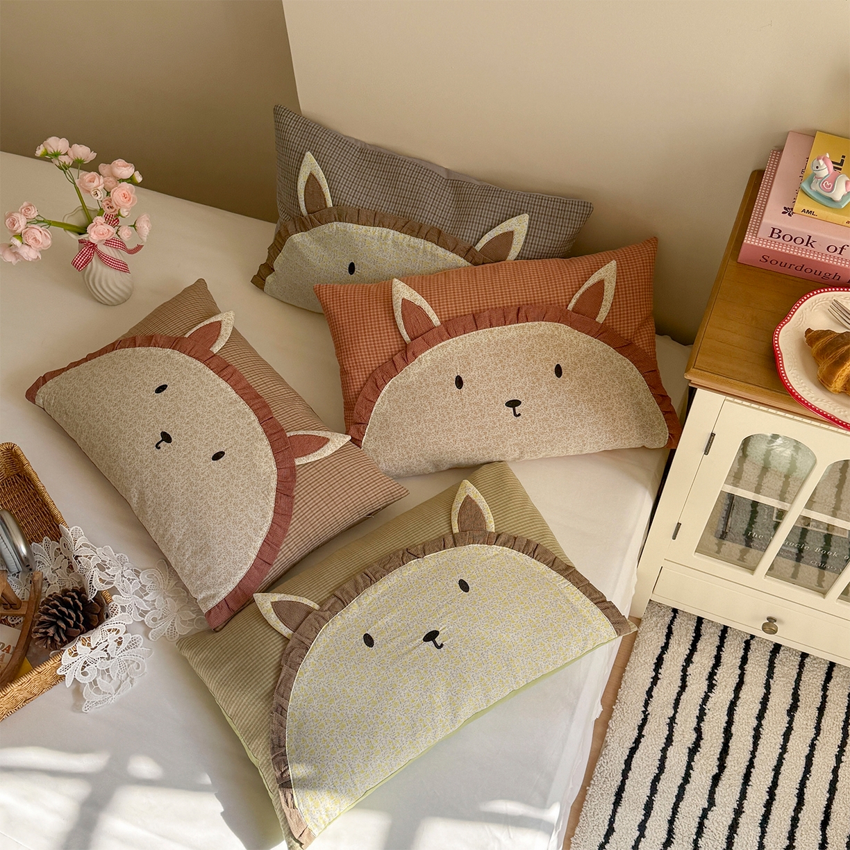 91家纺网 家纺一手货源 找家纺 蔻眠 云朵兔-全棉刺绣卡通荞麦护颈枕头儿童学生荞麦枕芯 主图