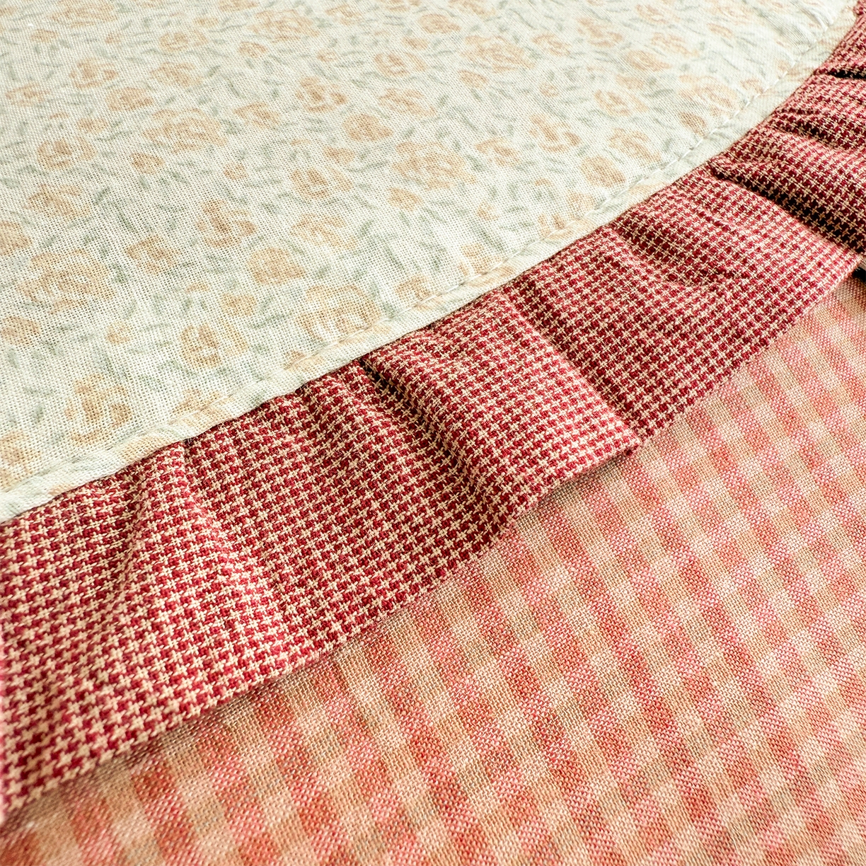 91家纺网 家纺一手货源 找家纺 蔻眠 云朵兔-全棉刺绣卡通荞麦护颈枕头儿童学生荞麦枕芯 云朵兔-粉小格