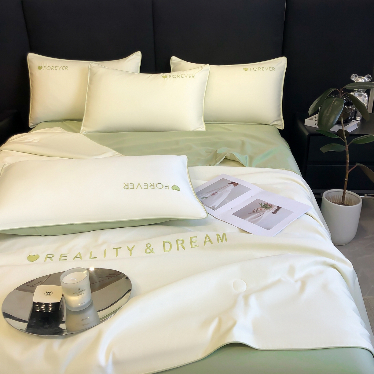 91家纺网 家纺一手货源 找家纺 吾秀家居 2026新款双拼及羽毛刺绣夏被夏凉被空调被四件套-柔羽 奶昔白-果绿