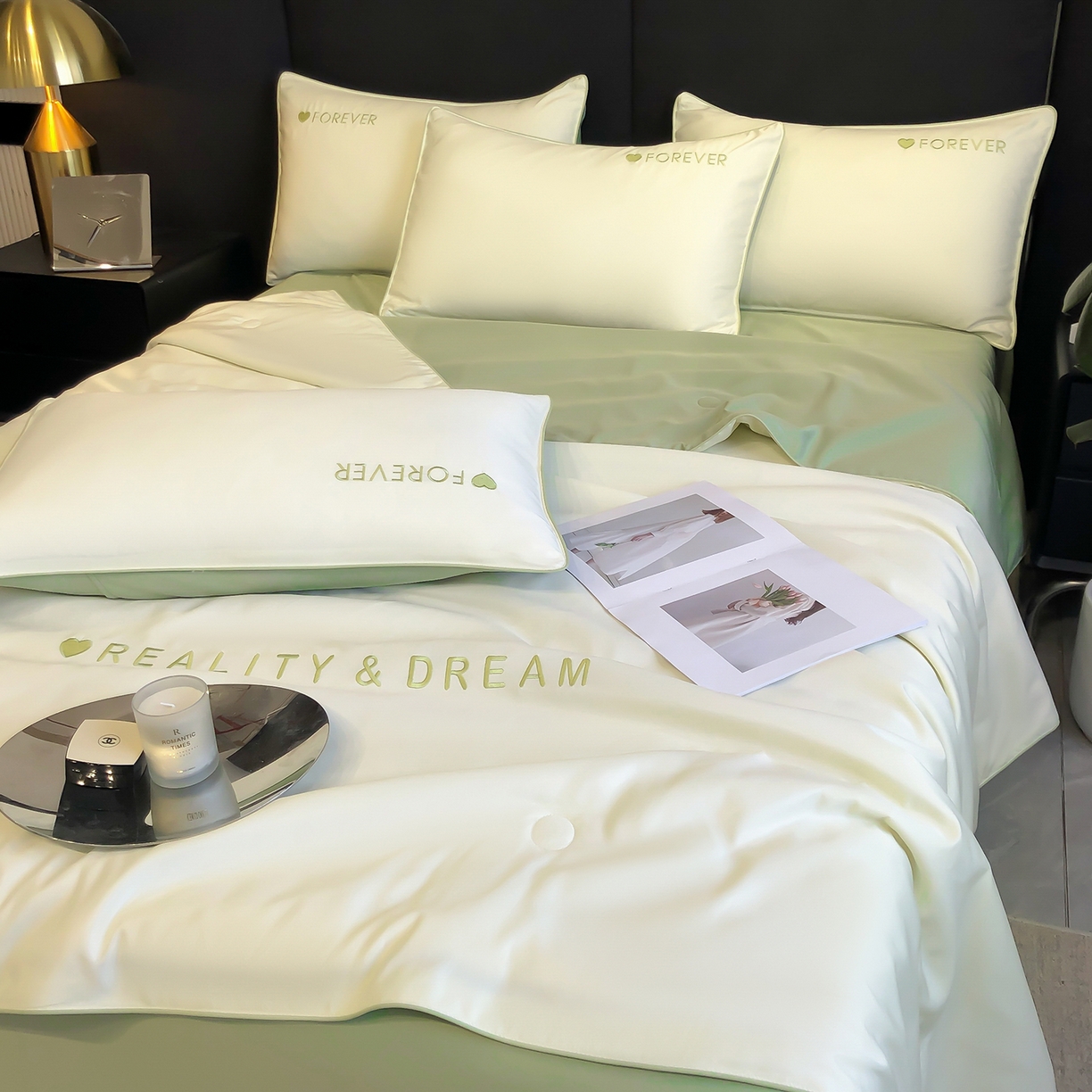 91家纺网 家纺一手货源 找家纺 吾秀家居 2026新款双拼及羽毛刺绣夏被夏凉被空调被四件套-柔羽 奶昔白-果绿