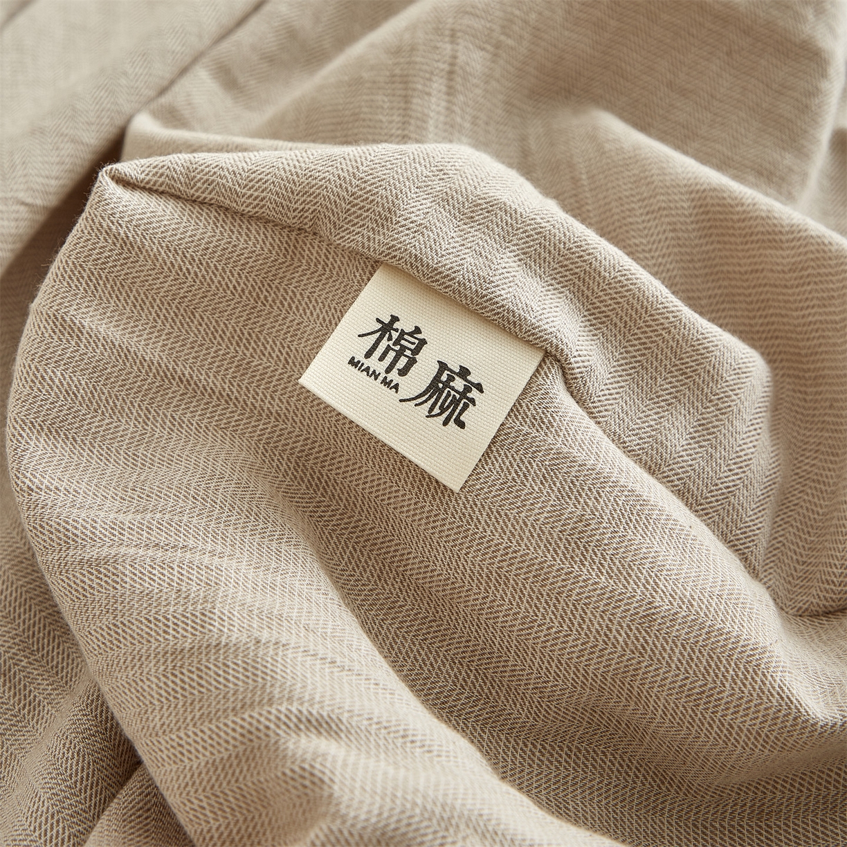 91家纺网 家纺一手货源 找家纺 优眠坊 2026新款简约色织水洗棉麻人字纹单品床笠单件床笠 浅米杏